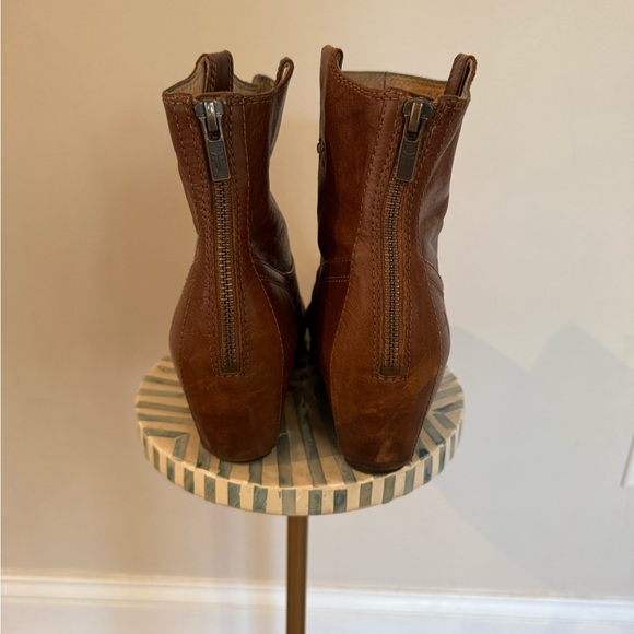 Frye Carson Tan Leather Hidden Wedge Ankle Booties Brown - Picture 4 of 6